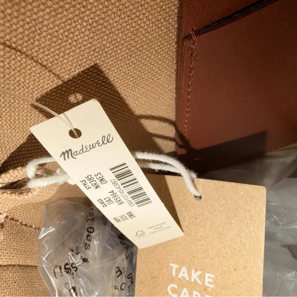 NWT Madewell Essentials Suede Bucket Bag with studded strap detail - Picture 5 of 5